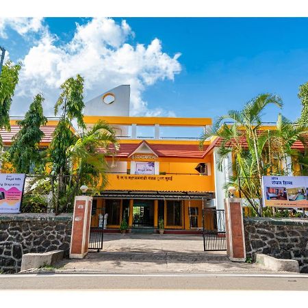 Royal Hills Hotel Пюн Екстериор снимка